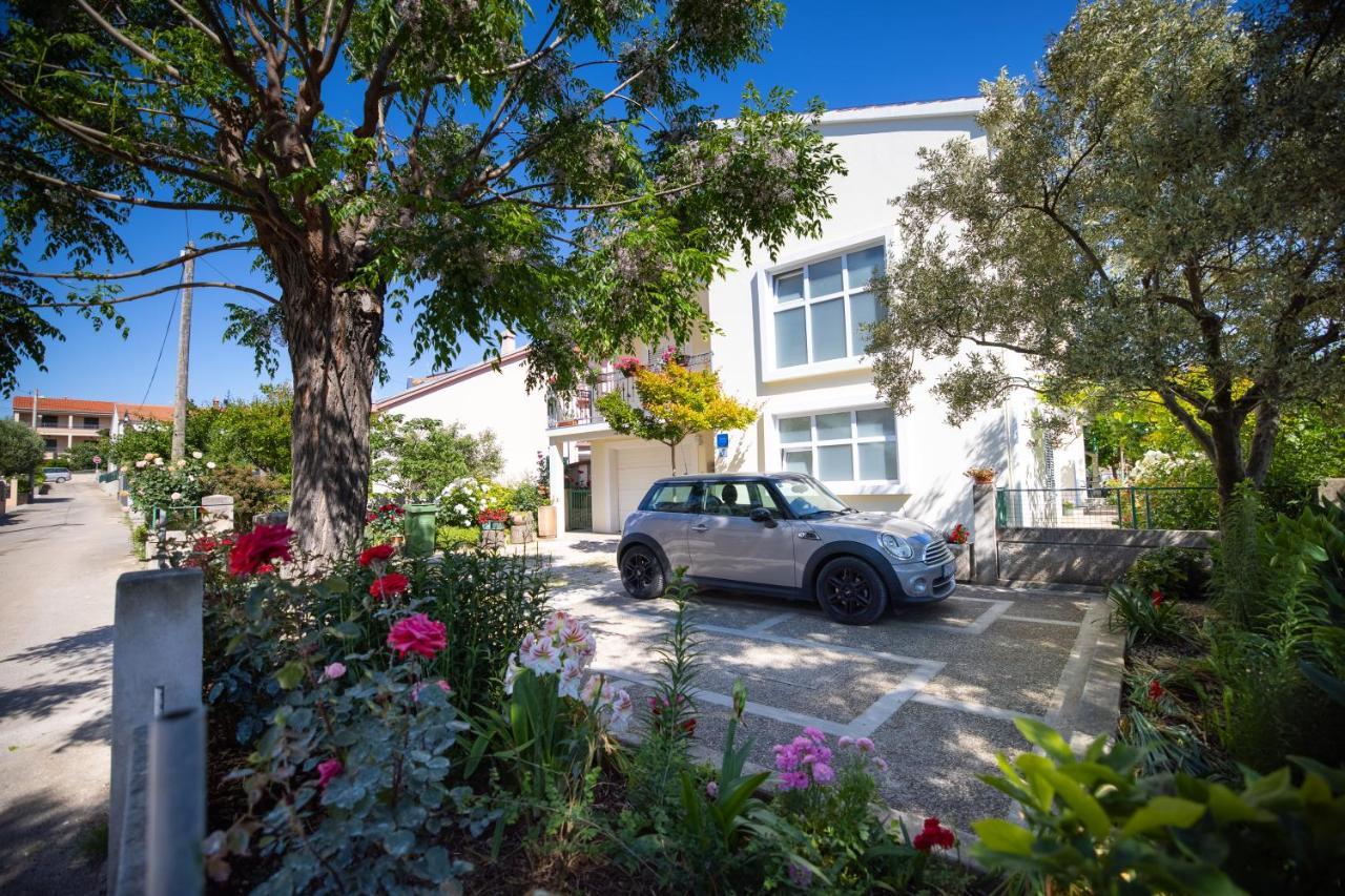 Girica Apartments 扎达尔 外观 照片