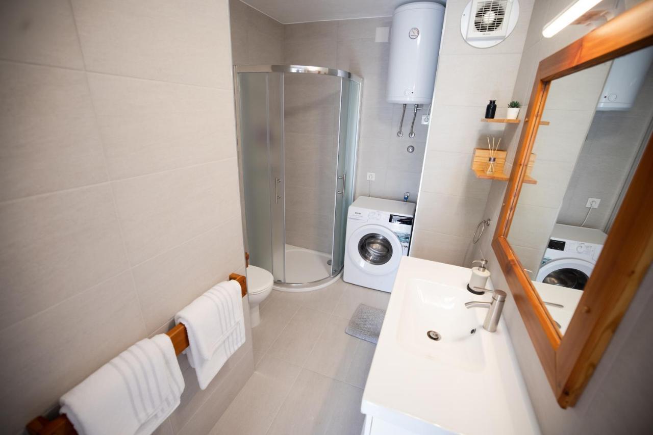 Girica Apartments 扎达尔 外观 照片