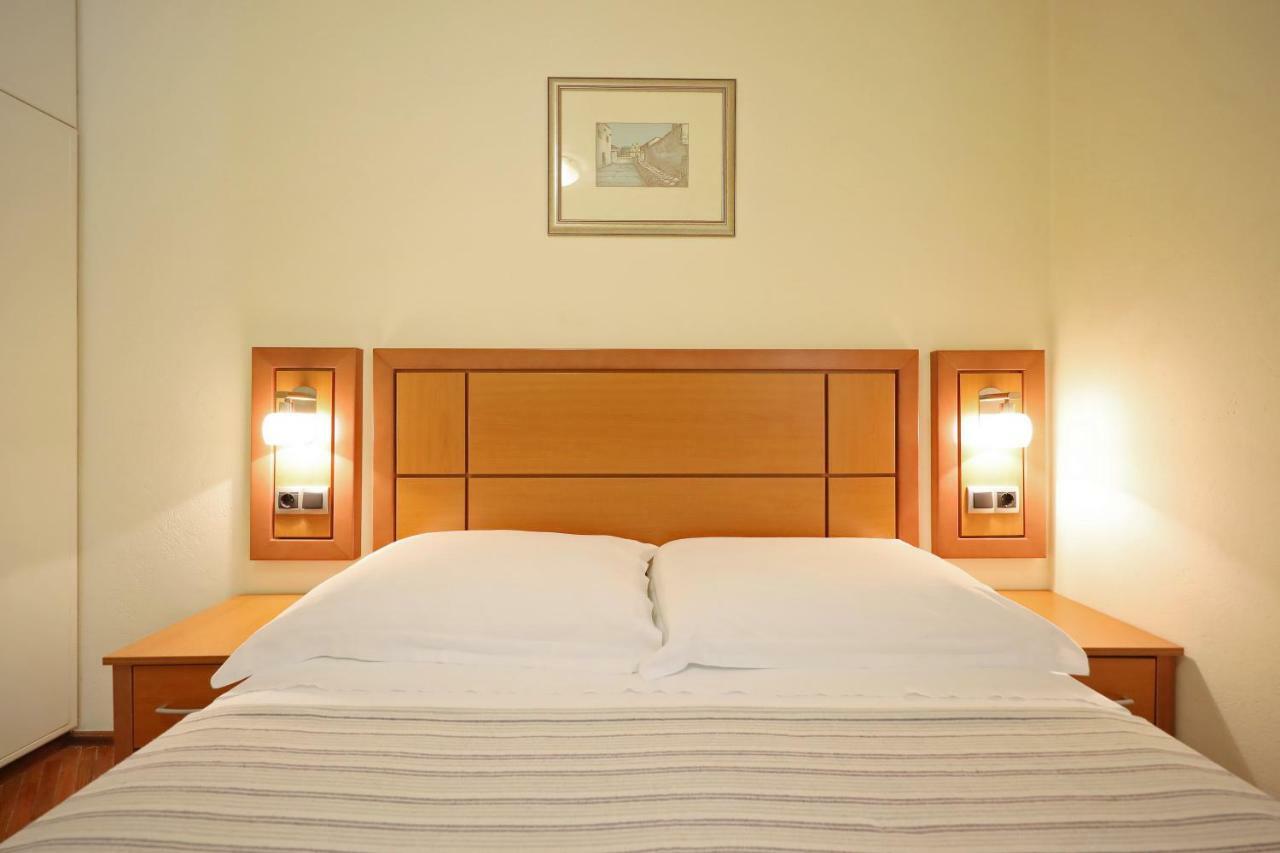 Girica Apartments 扎达尔 外观 照片
